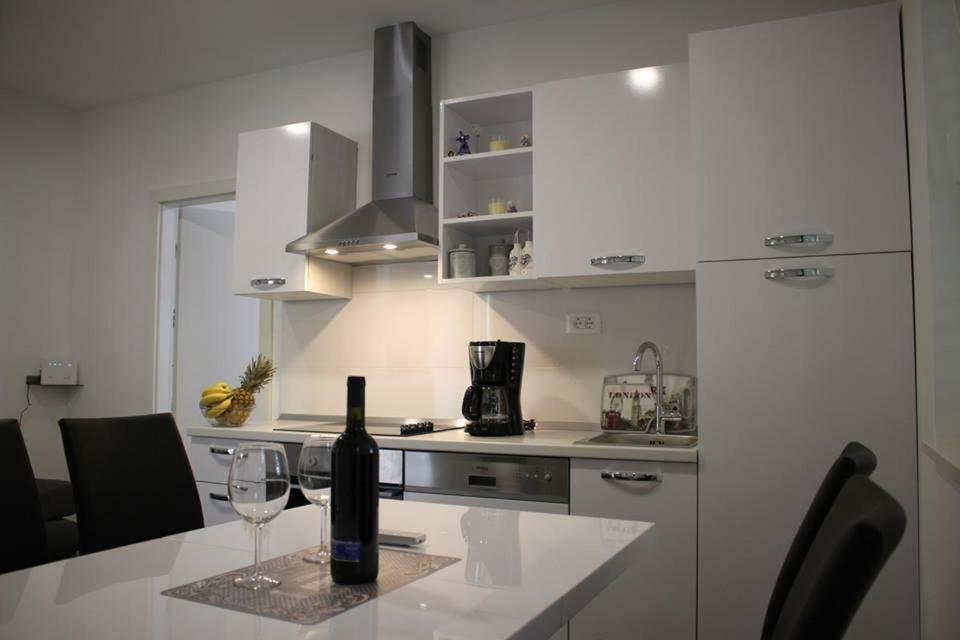 Apartments Holiday Башка-Вода Экстерьер фото