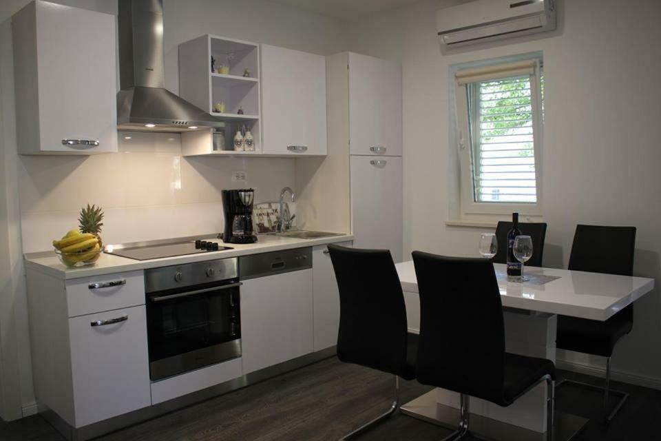 Apartments Holiday Башка-Вода Экстерьер фото